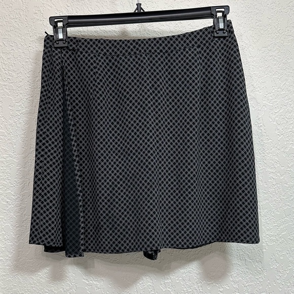 Banana Republic Women’s Skort - Picture 3 of 6